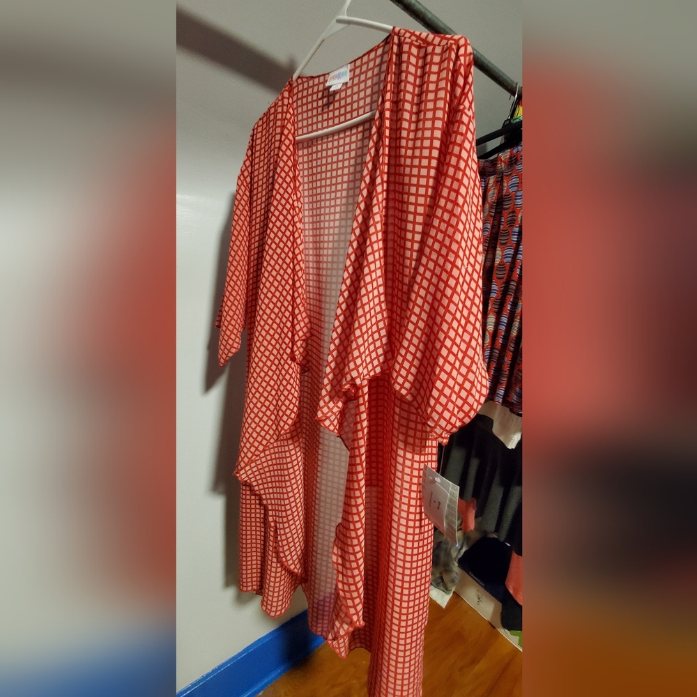 LulaRoe, Shirley Kimono, Medium pink and red colored